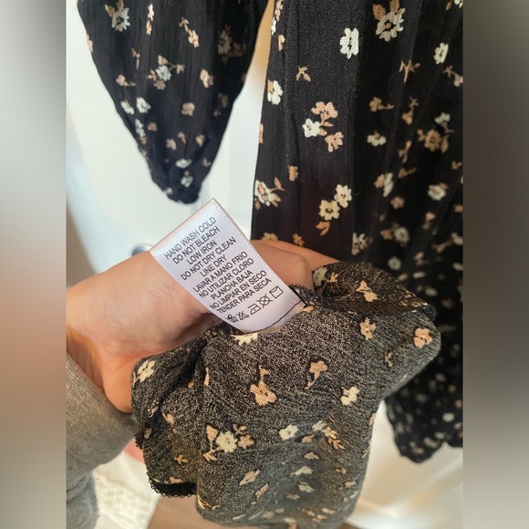 Carly Jean Los Angeles Floral Dress - Picture 6 of 6